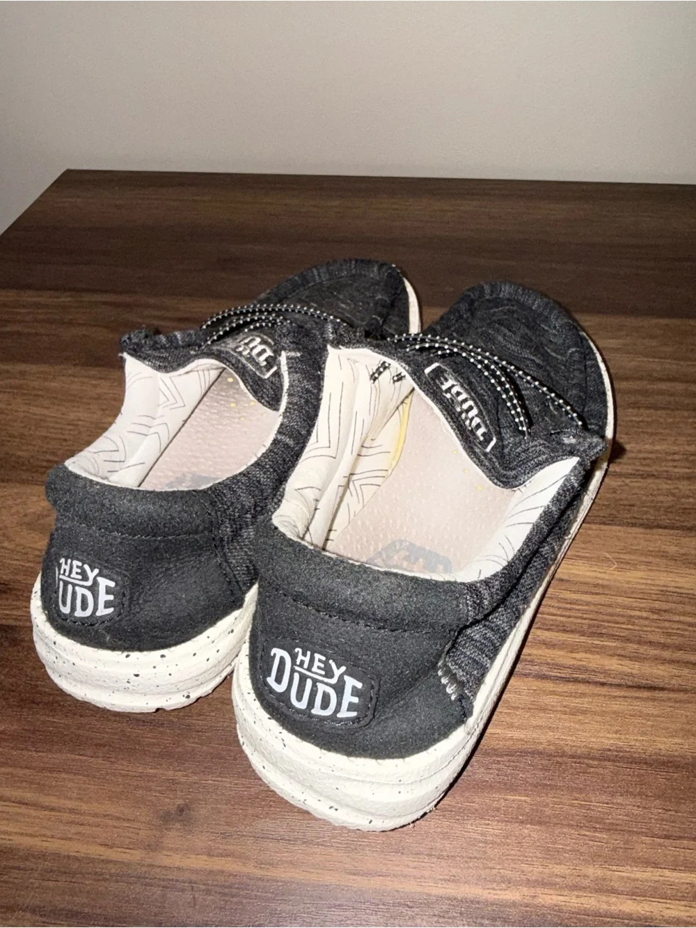 Hey Dude Boys size 1 youth Wally Stretch Slip-On Shoes